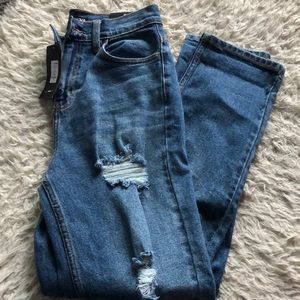 Fashion Nova Mom Jeans Size 5.